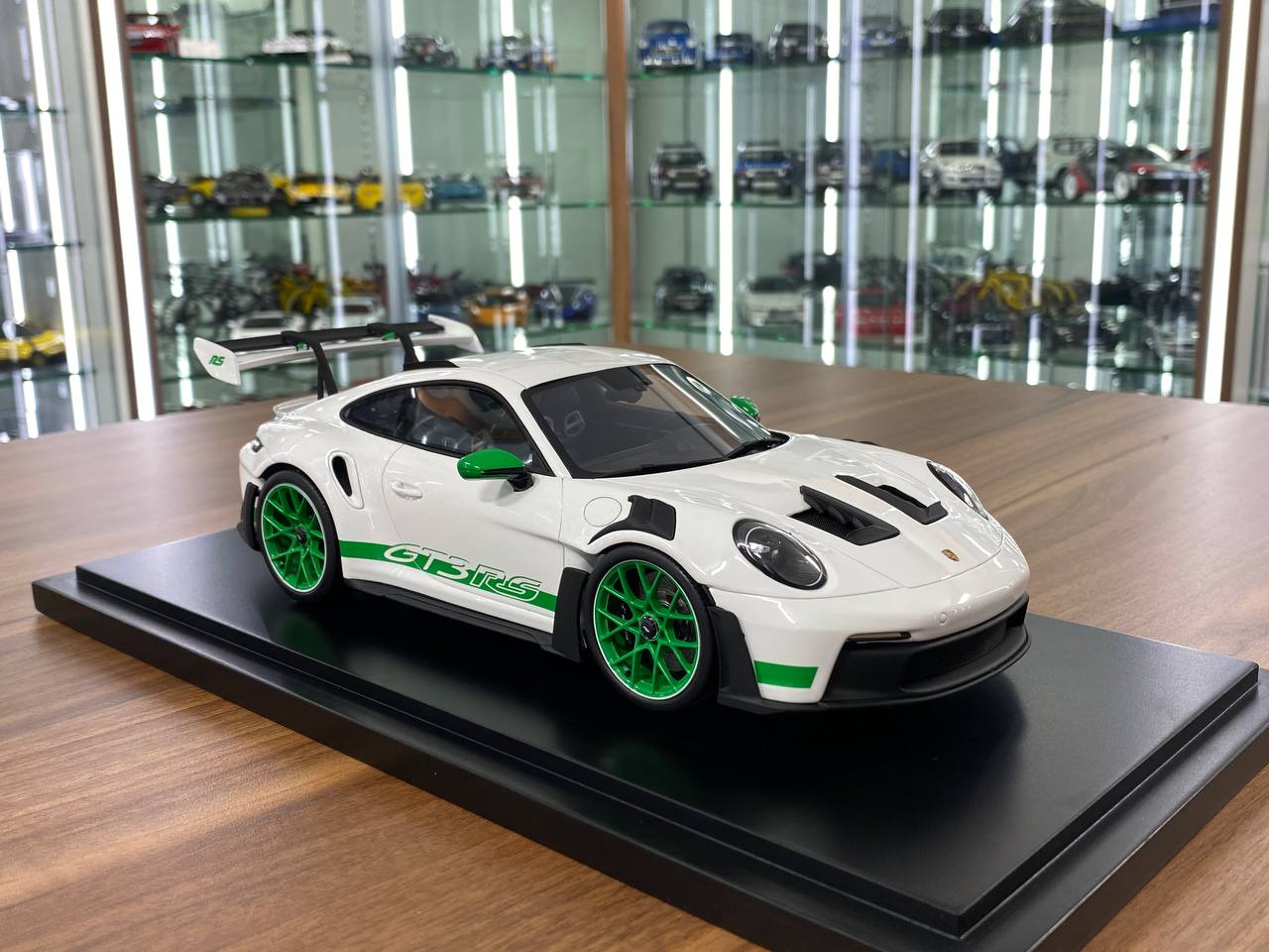 1/18 Resin Spark Models Porsche 911 GT3 RS White & Green Limited Edition