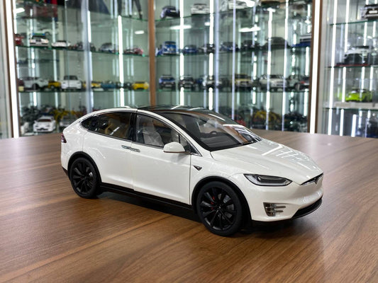 Tesla Model X P100D [1/18 Diecast White]