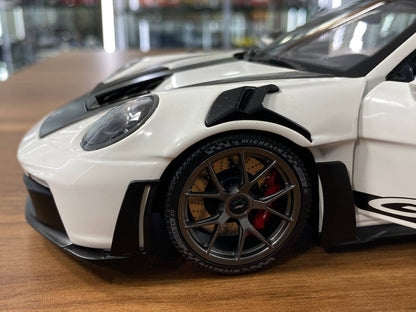 1:18 Diecast - Minichamps Porsche 911 GT3 RS 2022 Weissach Paket (White/Dark Silver Wheels)