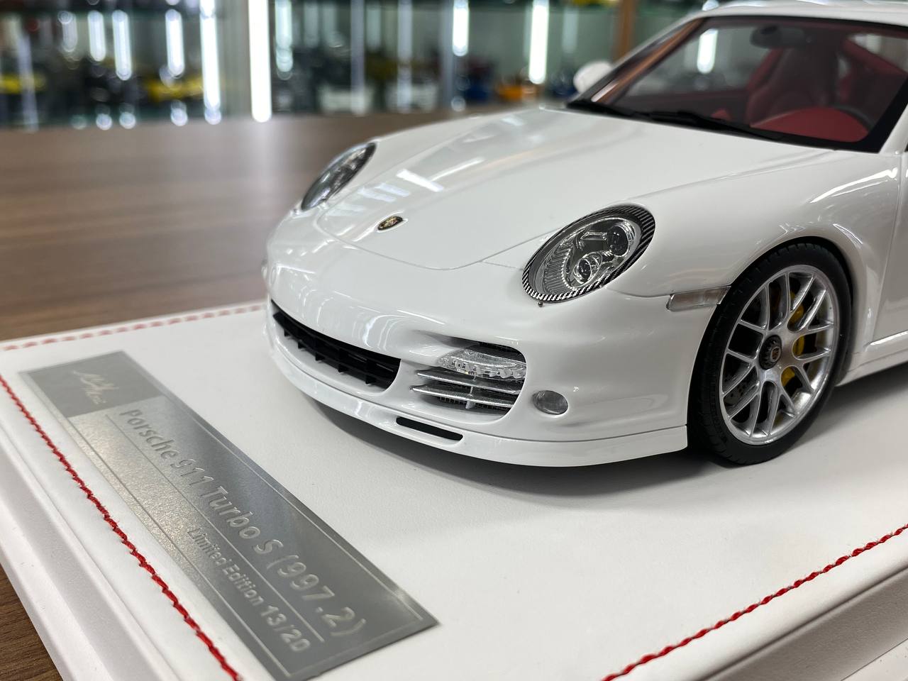 1:18 Resin - Porsche 911 Turbo S (997.2) White Exterior, Red Interior by Ivy Model