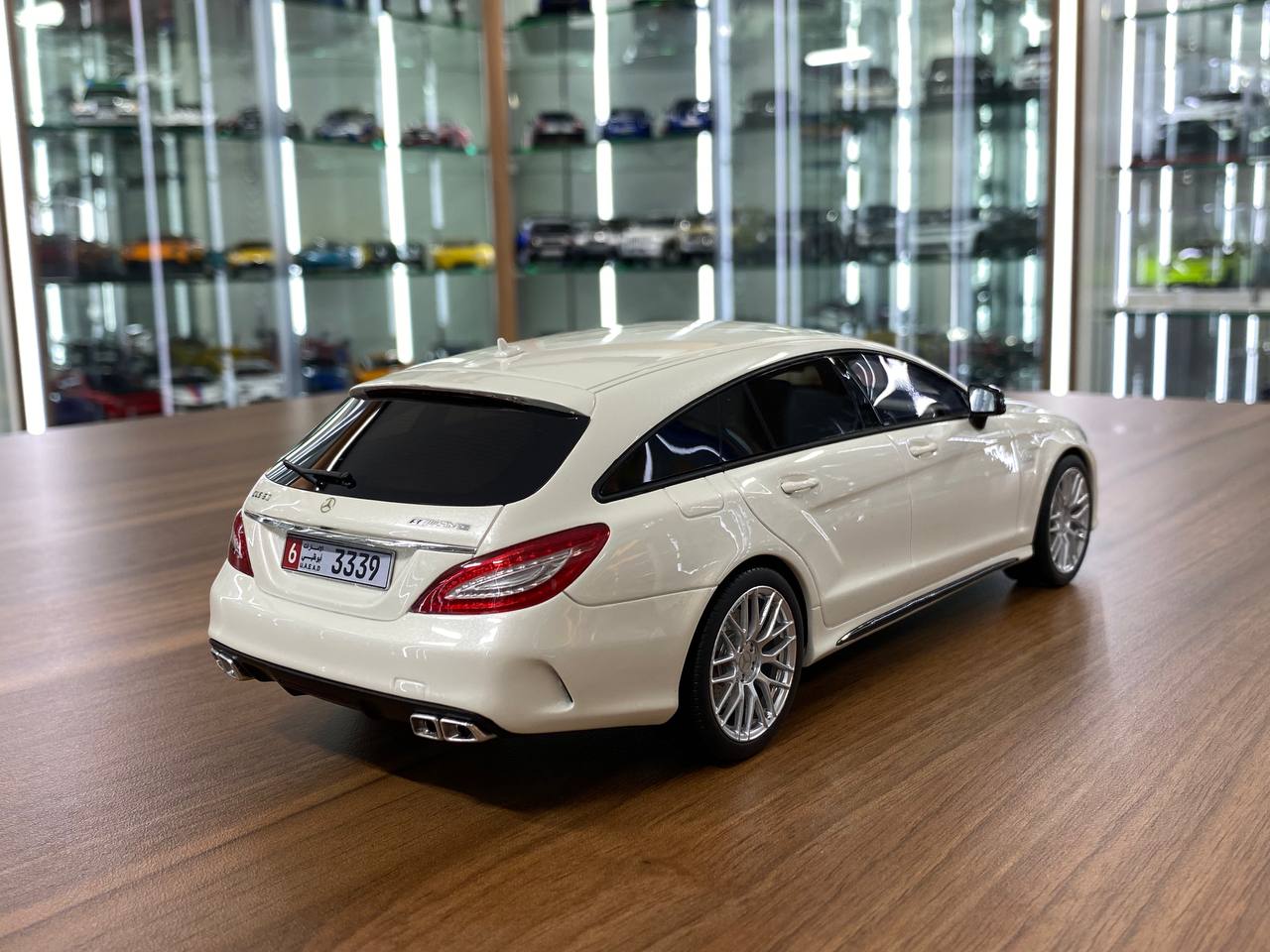 1:18 Resin - Mercedes Benz AMG CLS 63 Shooting Brake by GT Spirit (Dealer Edition)