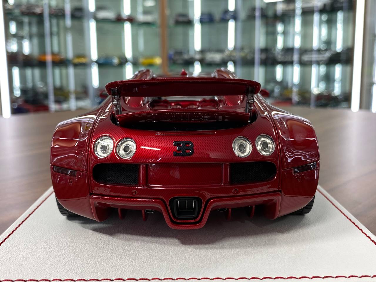 1:18 Resin Model - Bugatti Vincero Mansory by Davis & Giovanni (Red Carbon Fiber)