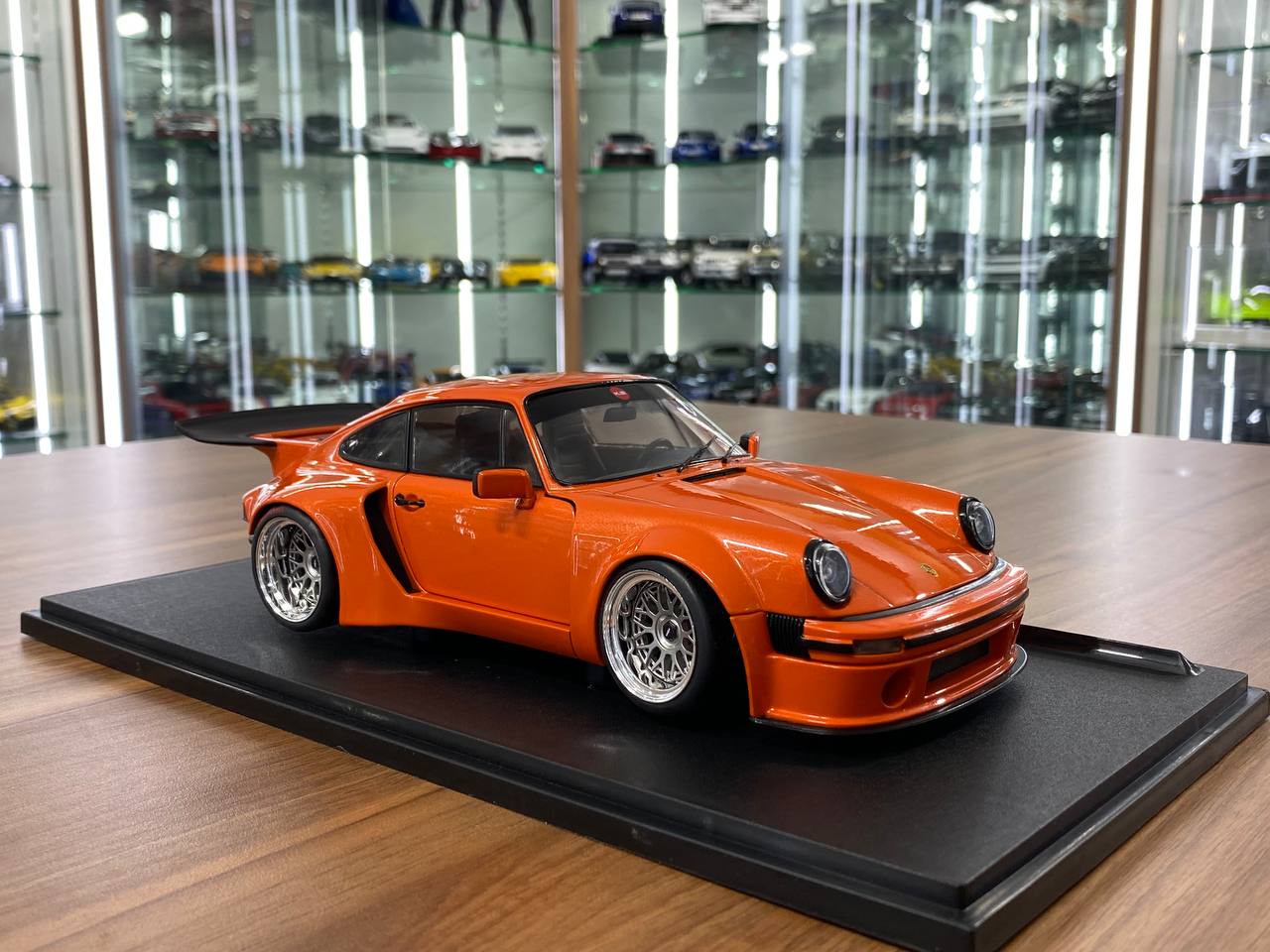 1/18 Diecast Solido Porsche KS-R 2022 Orange