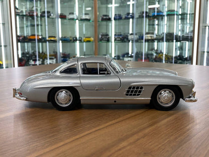 1:18 Diecast – Minichamps Mercedes-Benz 300 SL 1955 (Doors Opening)