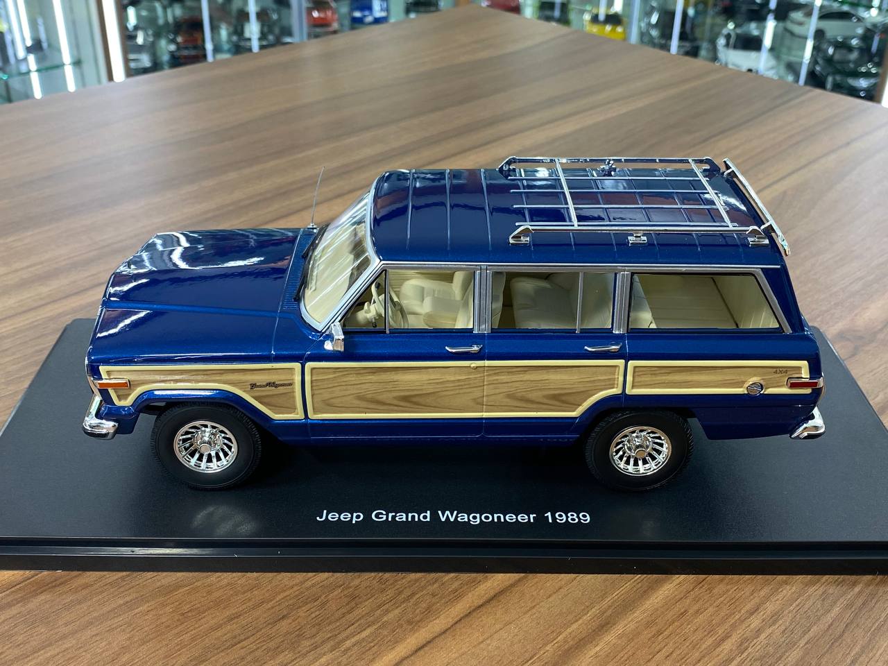 1:18 Diecast – KK Scale Jeep Grand Wagoneer 1989 Blue with Wooden Side Panels