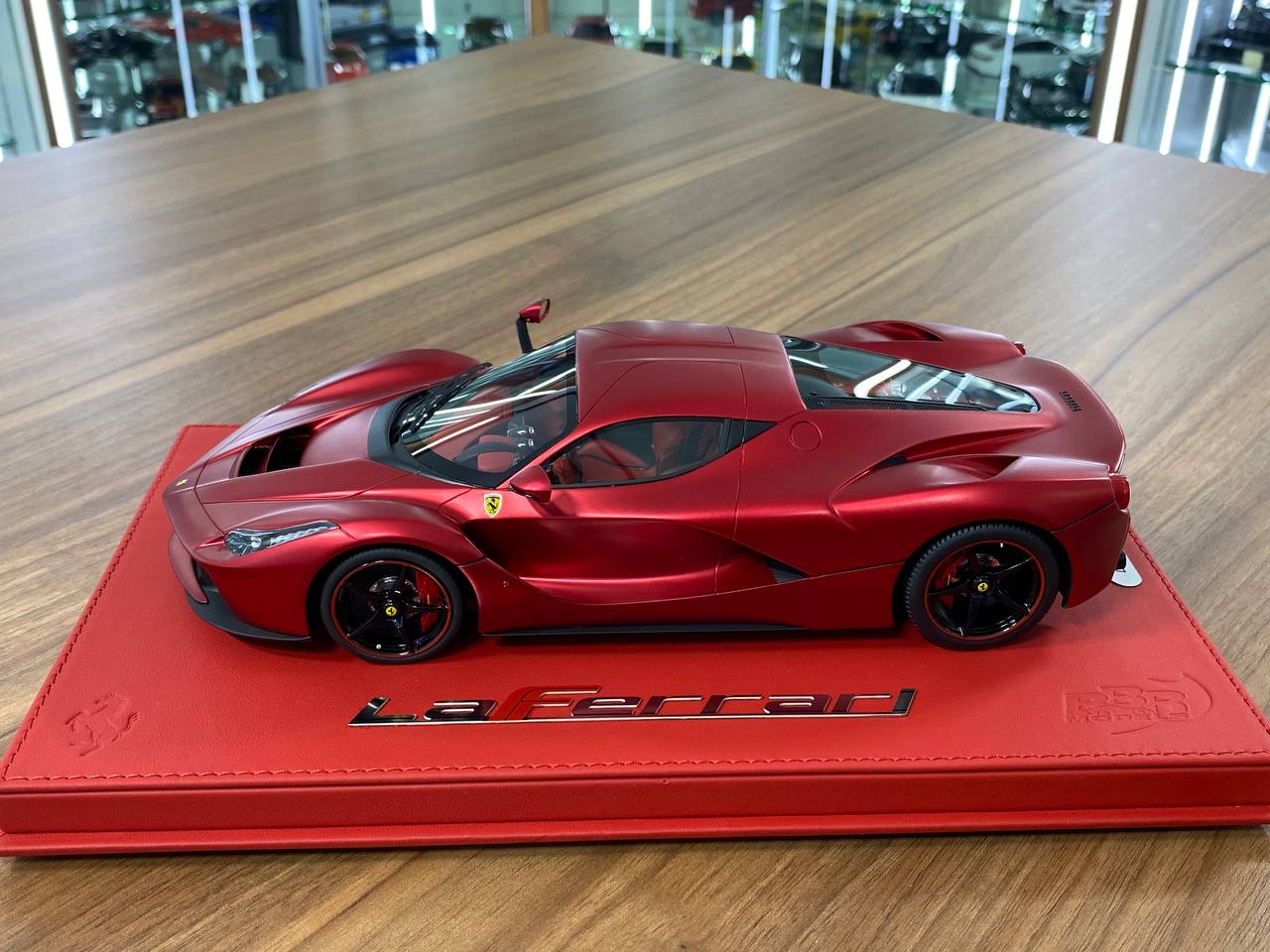 1:18 Resin – BBR Deluxe Ferrari LaFerrari Rosso Fuoco Matt