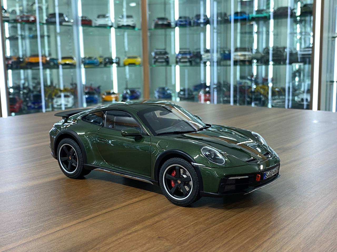 1/18 diecast metal Norev Porsche 911 Dakar 2023 in Oak-green metallic