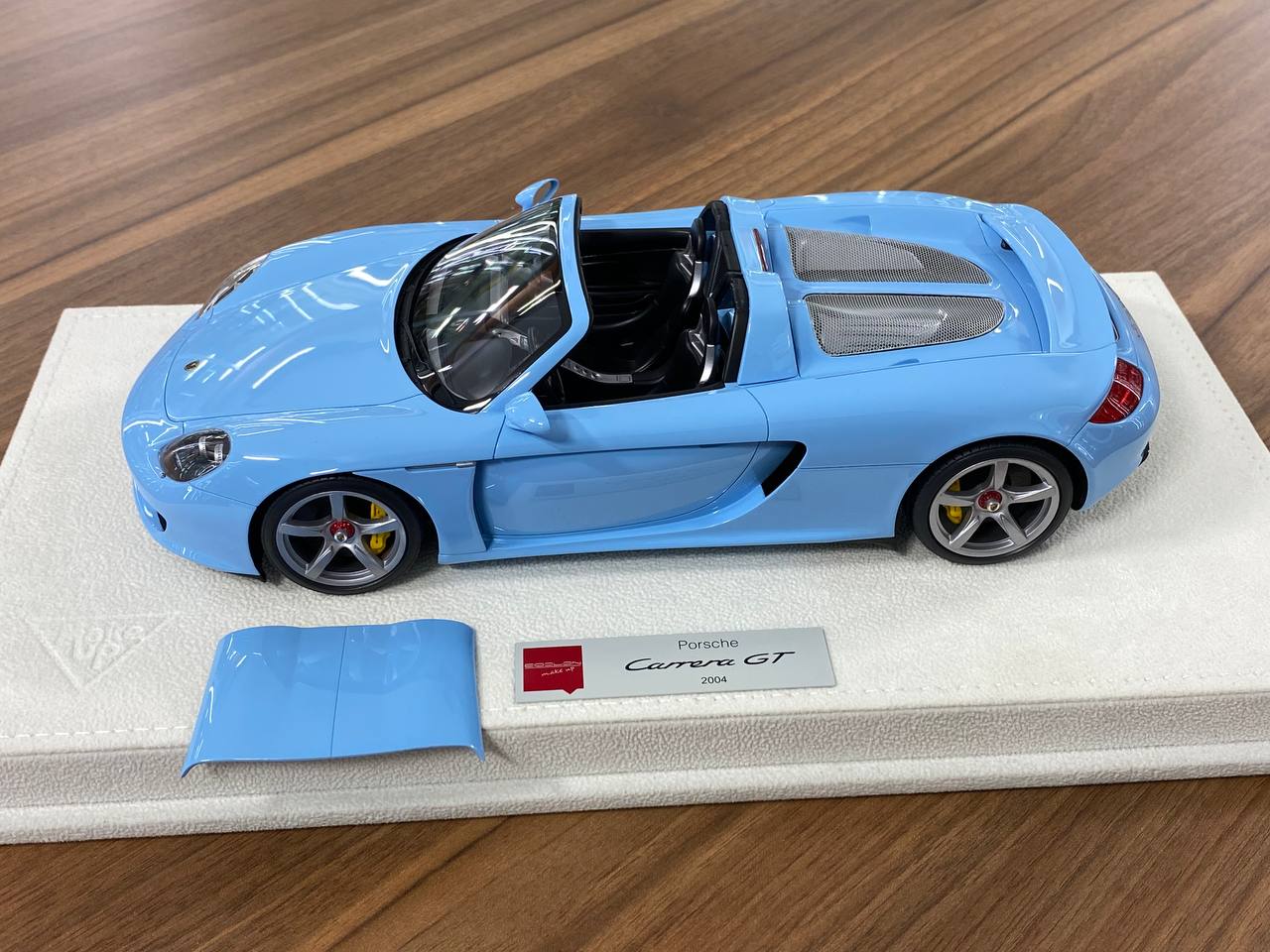 1:18 Resin Model – Make Up Porsche Carrera GT 2004 – Gulf Blue (Limited Edition)