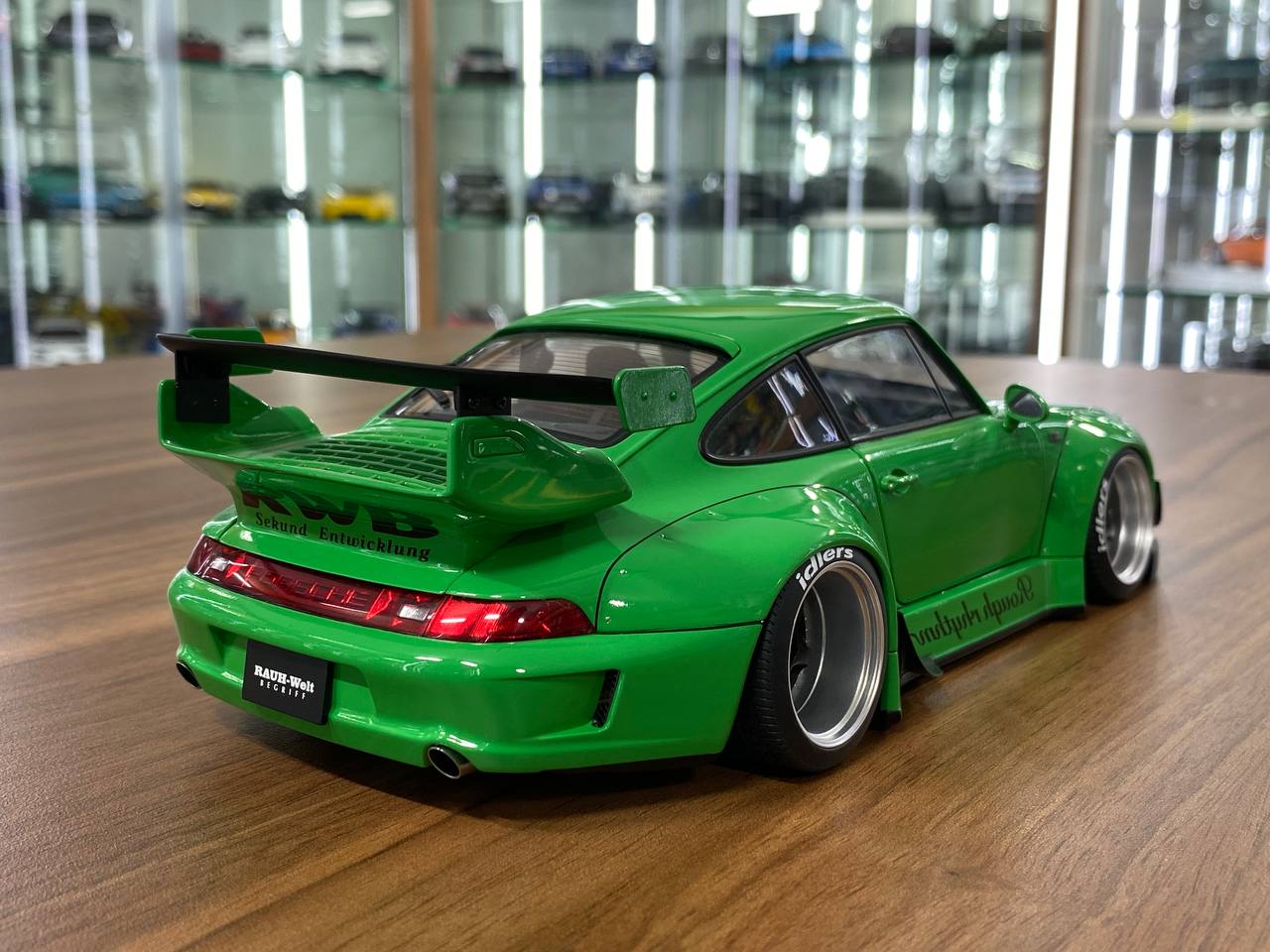 1:18 Diecast Full Opening – AUTOart Porsche RWB 993 (Green / Gun Grey Wheels)