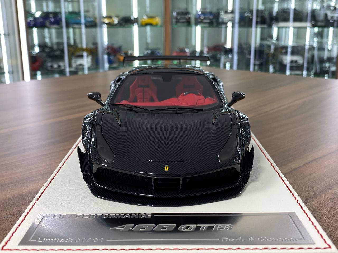 1:18 Resin Model - Davis & Giovanni Ferrari 488 GTB (Gloss Black Carbon / Calvin) - Limited 1 of 1