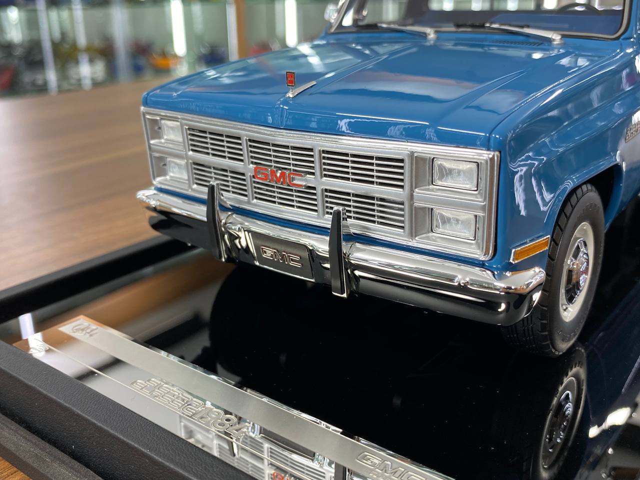 1:18 Resin Model - Old School Models GMC Sierra Classic 3500 (1984) - Light Blue - Limited 40 pcs