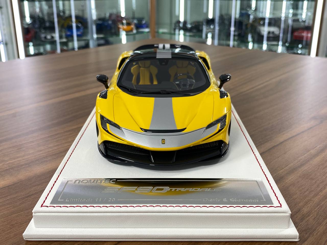 1:18 Resin Model - Davis & Giovanni Ferrari SF90 Stradale Novitec - Giallo Tristrato