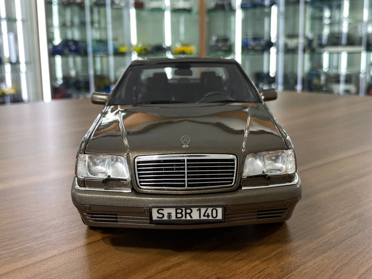 1:18 Diecast Full Opening – Norev Dealer Edition Mercedes-Benz S 600 (V140) 1994-1998