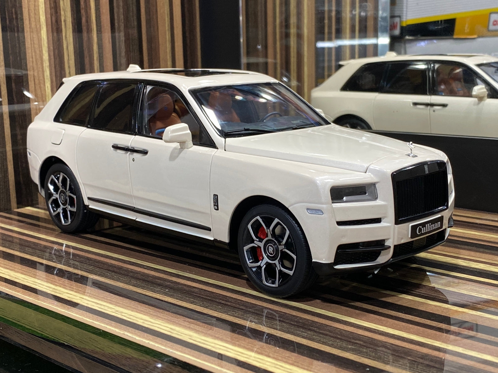 1/18 Diecast Rolls-Royce Cullinan White Kyosho Scale Model Car