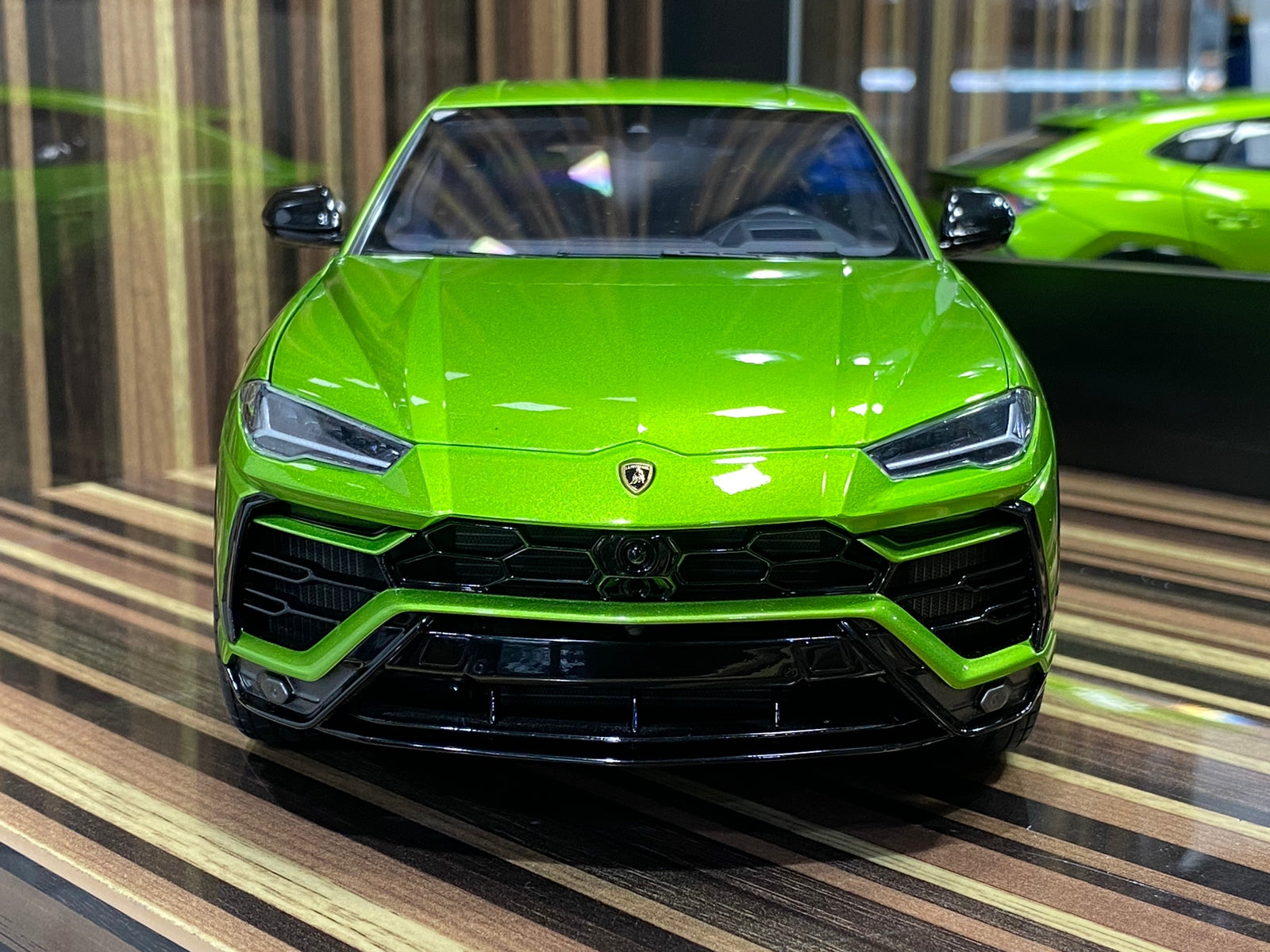 1/18 Diecast Lamborghini Urus Green Autoart Scale Model Car