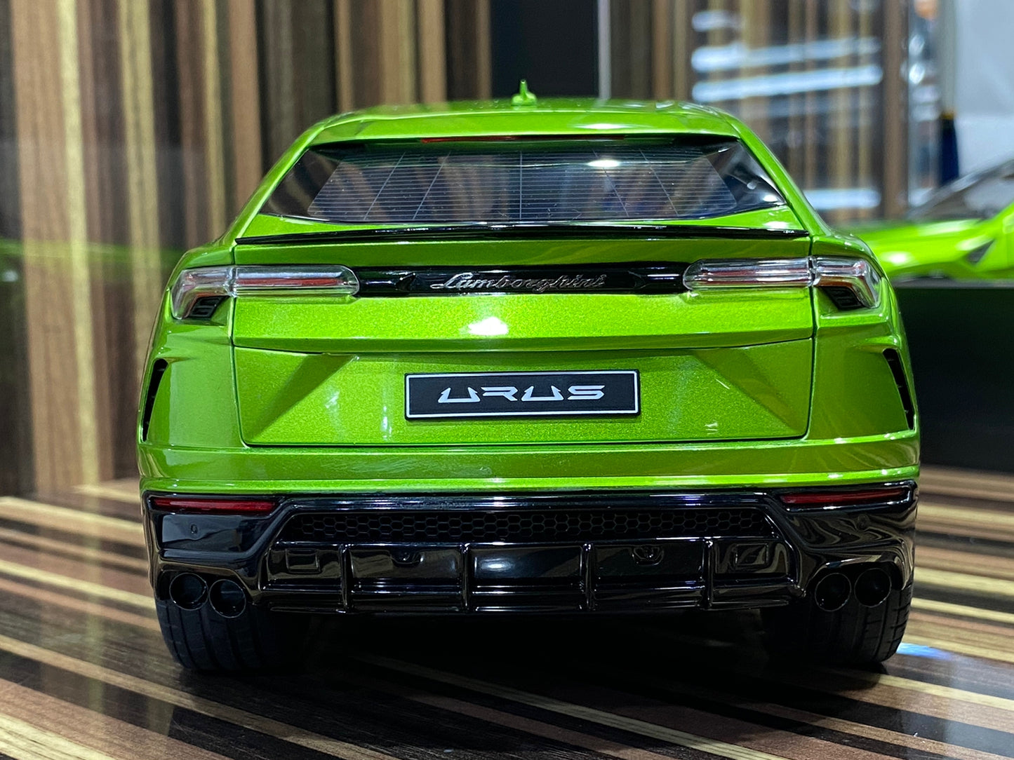 1/18 Diecast Lamborghini Urus Green Autoart Scale Model Car