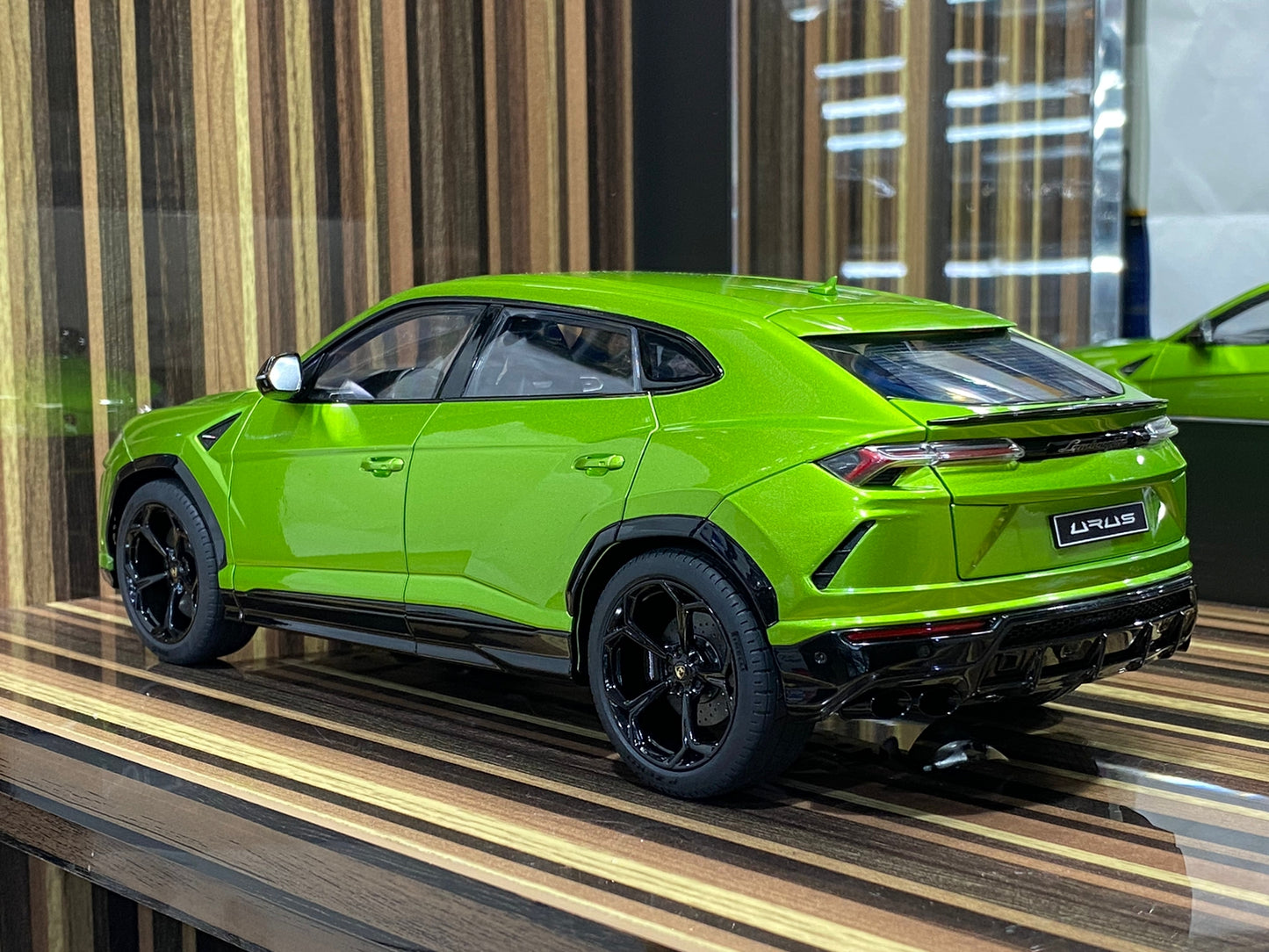 1/18 Diecast Lamborghini Urus Green Autoart Scale Model Car