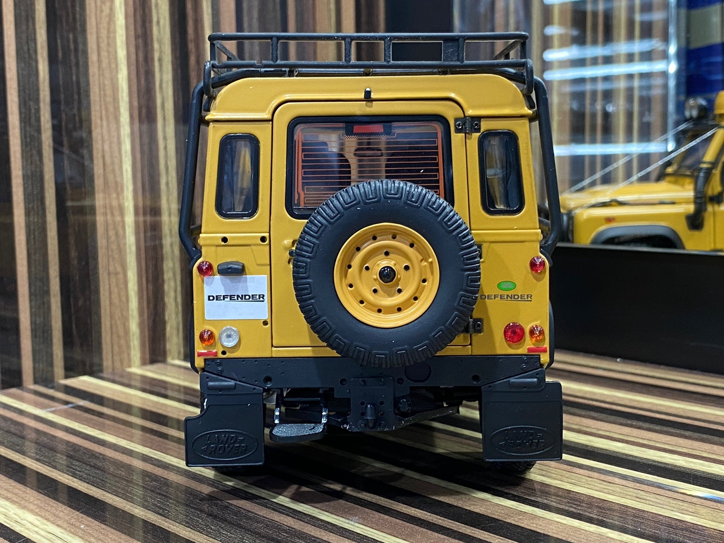 1/18 Diecast Land Rover Defender 90 Adventure 2007 Yellow Kyosho Scale Model Car