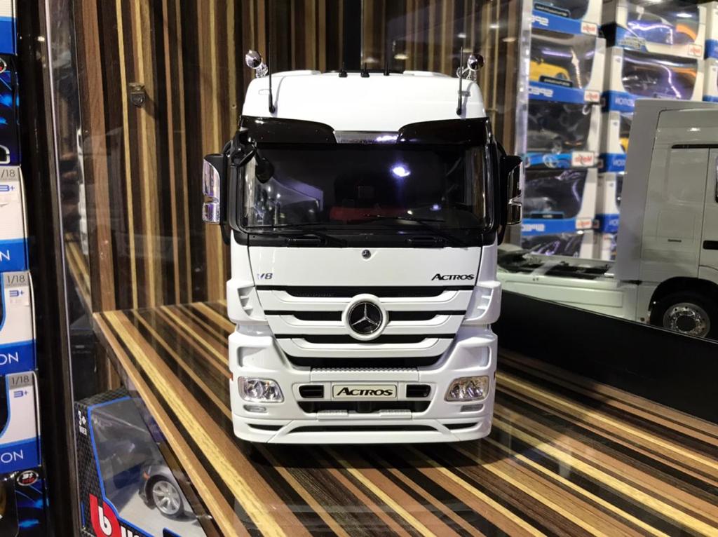 1/18 Diecast Miniature Mercedes-Benz Actros White Model Car