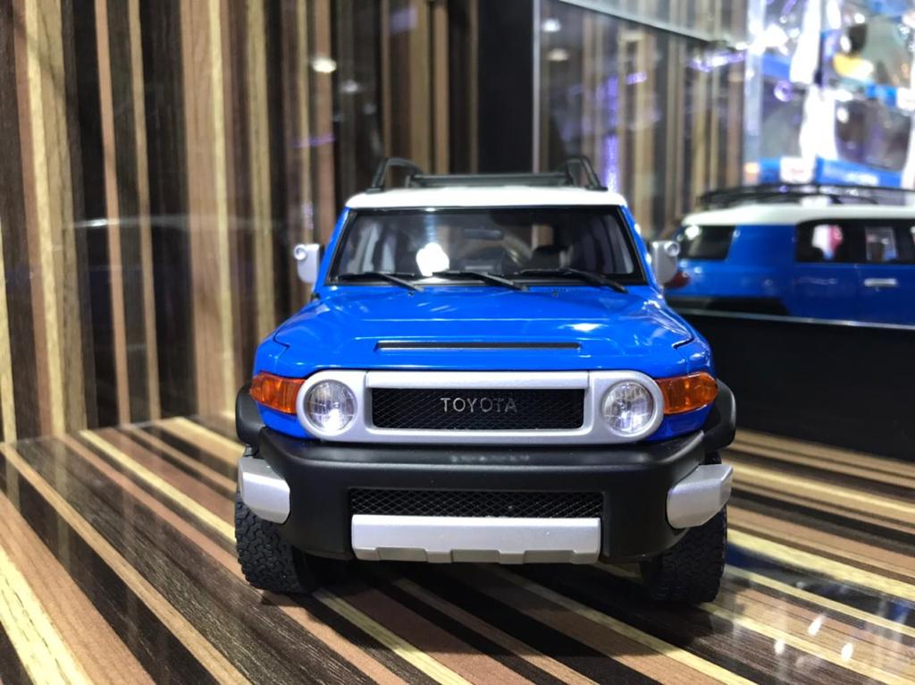 1/18 Diecast Toyota FJ Cruiser Blue by AUTOart Scale Model Car