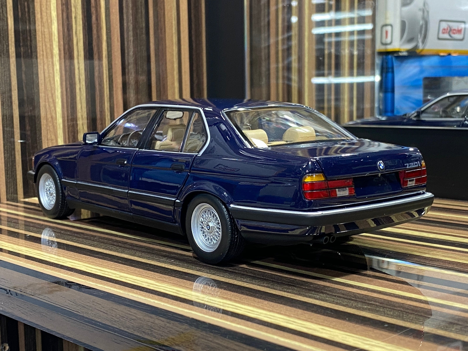 1/18 Diecast BMW E32 730i Blue Model car by Minichamps