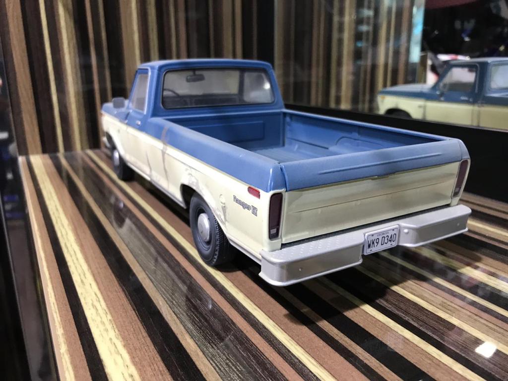 1/18 Resin Ford F-100 Blue & Beige by Green Light