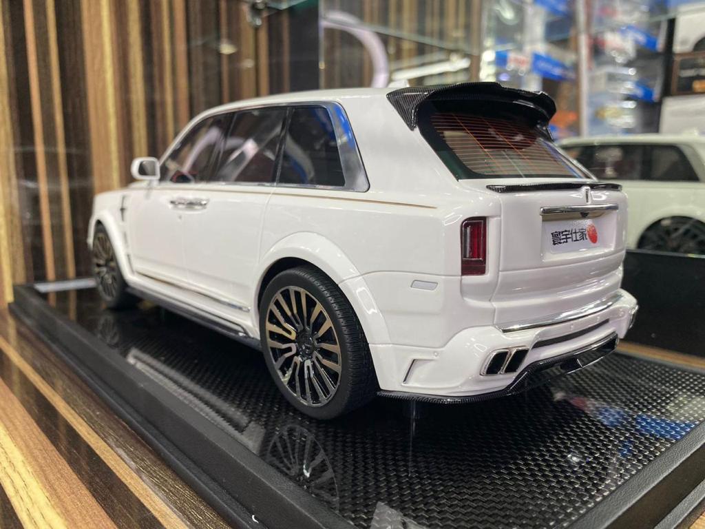 1/18 Diecast Rolls-Royce Cullinan White FuelMe Scale Model Car