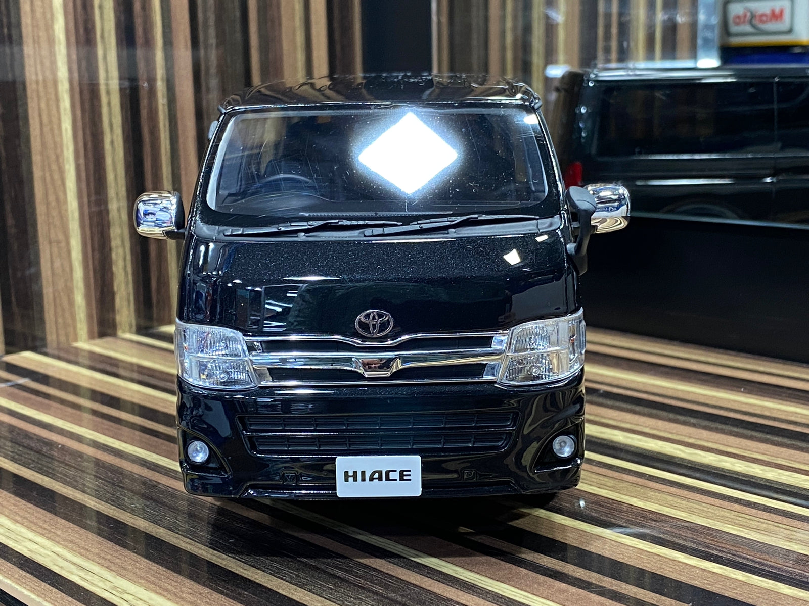 1/18 Diecast Toyota Hiace Black Kyosho samurai Scale Model Car – dturman.com