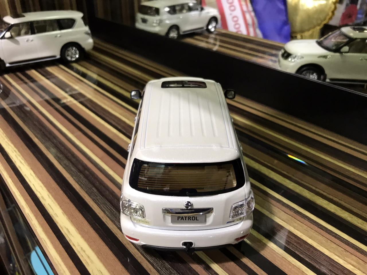 1/24 Diecast Nissan Patrol 2018  Y62  Dealer Edition Model Car