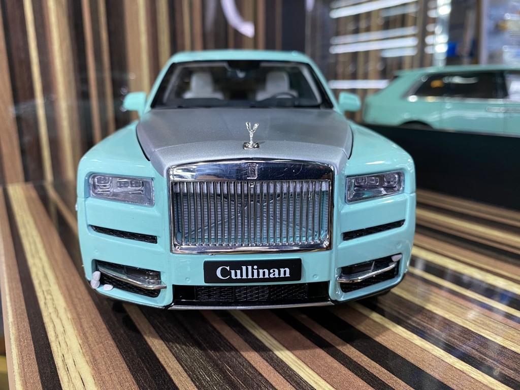 1/18 Diecast Rolls-Royce Cullinan Tiffany & Silver Kyosho Scale Model Car