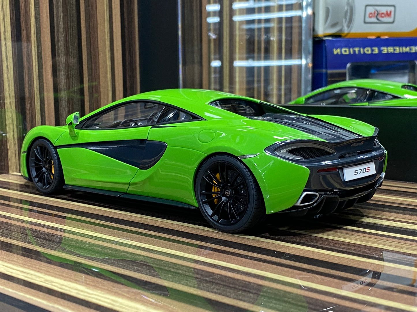 1/18 Diecast McLaren 570S Green AUTOart Scale Model Car