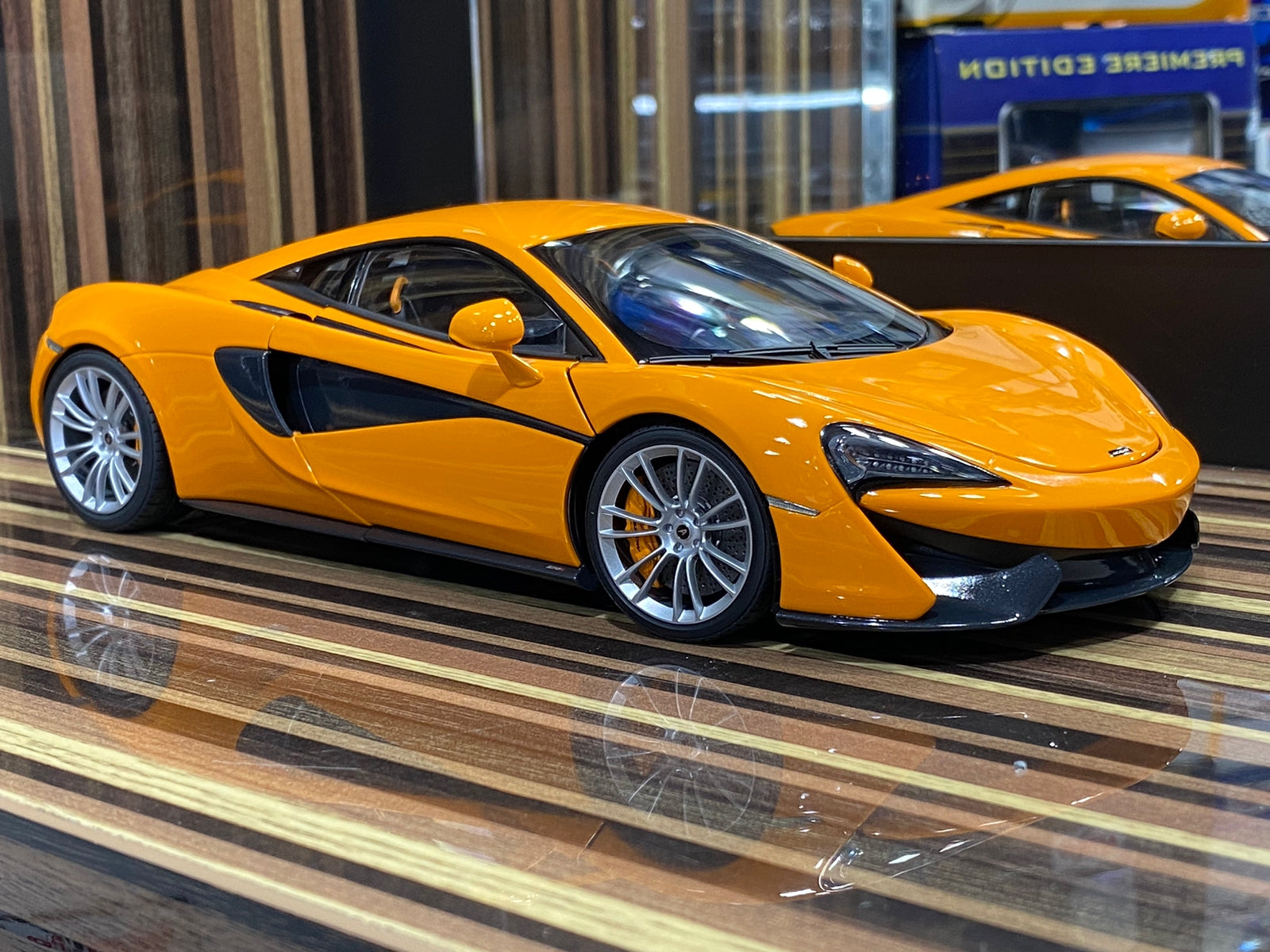 1/18 Diecast McLaren 570S Orange AUTOart Scale Model Car