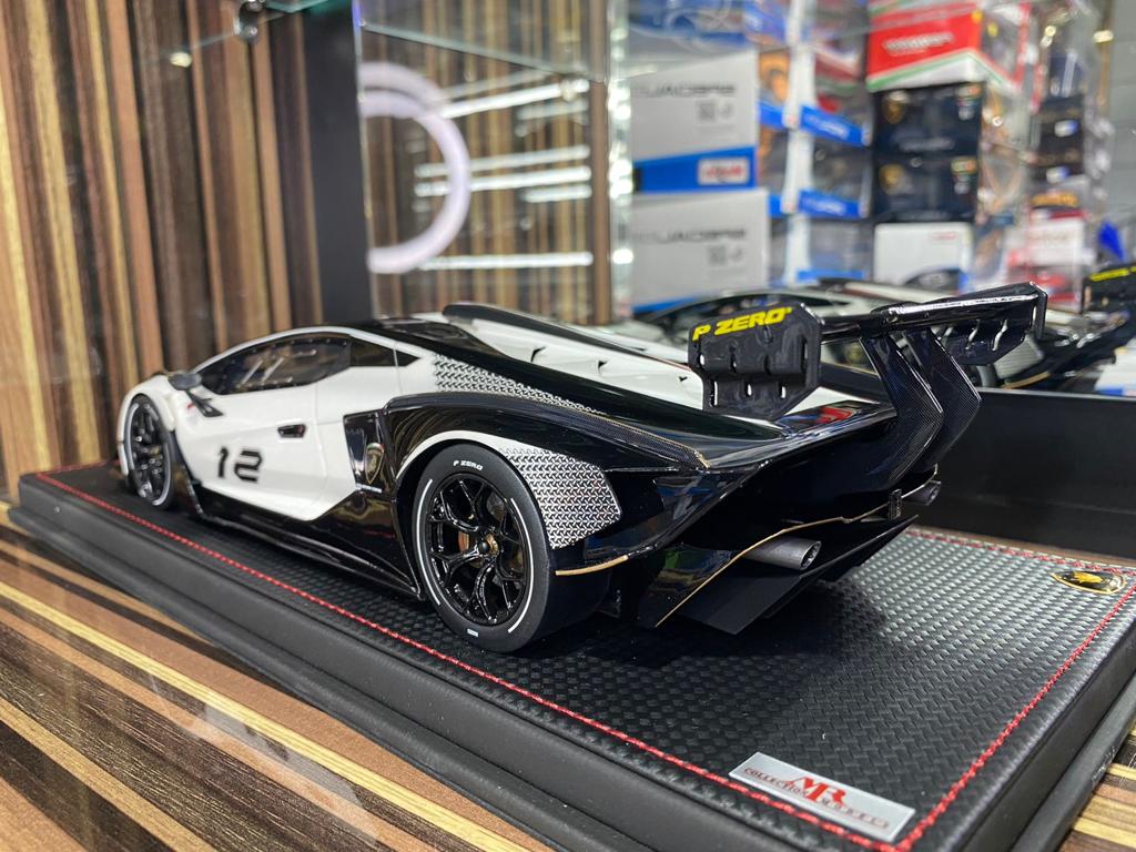 1/18 Resin Lamborghini Essensa SC V12 White & Carbon by MR