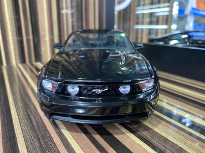 1/18 Diecast Ford Mustang GT 2011 Black Miniature Car by Green Light