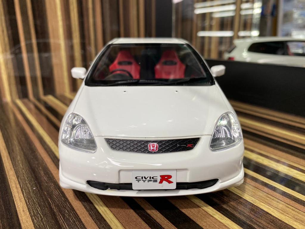 1/18 Resin Honda Civic Type R Model Car by Otto