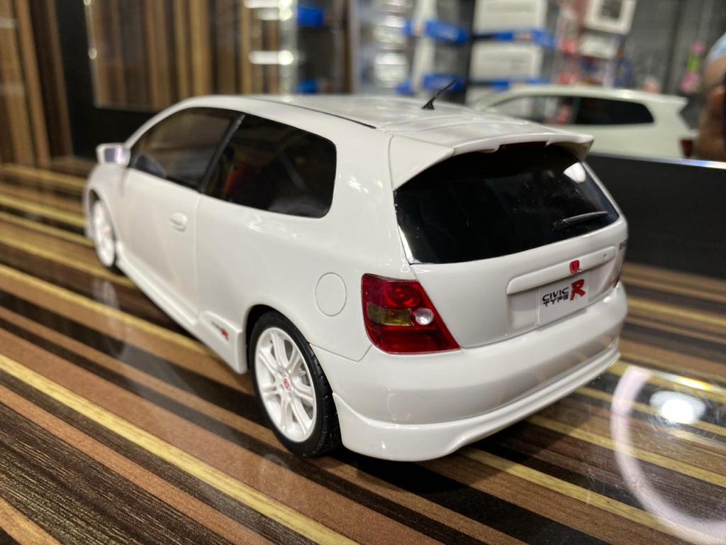 1/18 Resin Honda Civic Type R Model Car by Otto