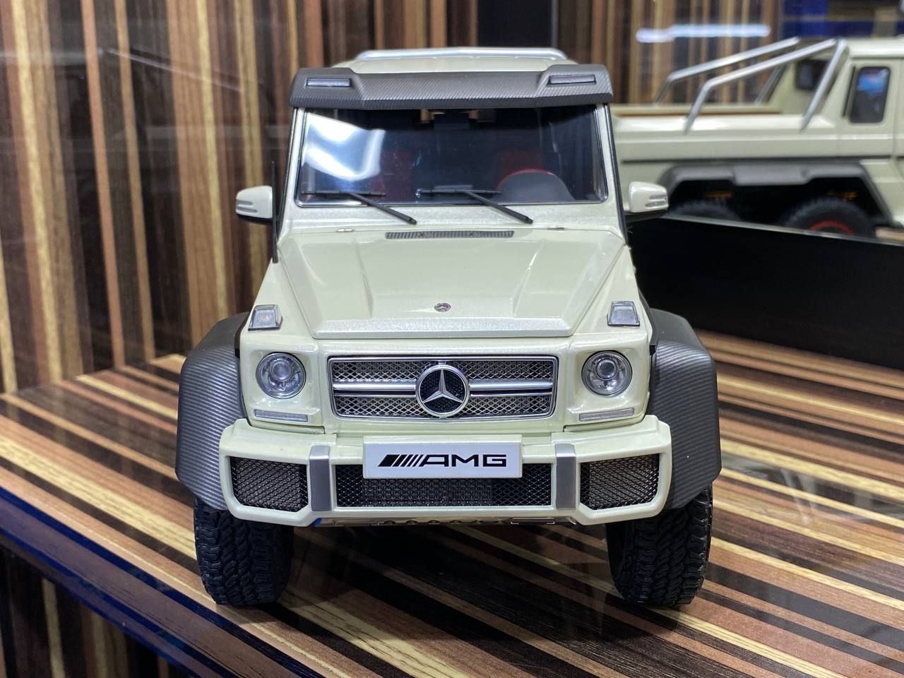 1/18 Diecast Mercedes-Benz G-63 AMG 6x6 White AUTOart Scale Model Car