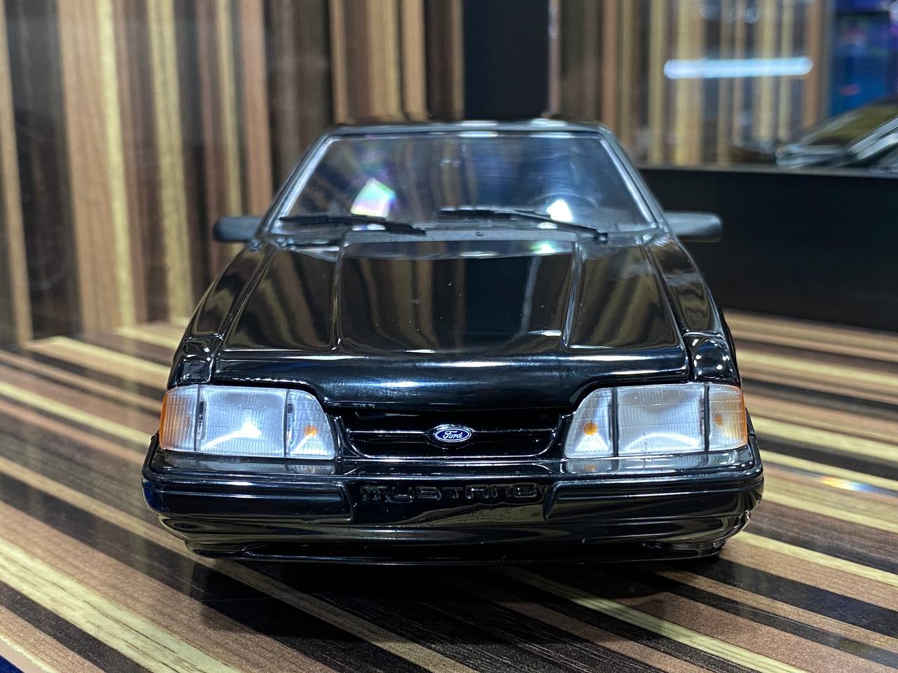 1/18 Diecast Ford Mustang 1990 Black Model Car by GMP