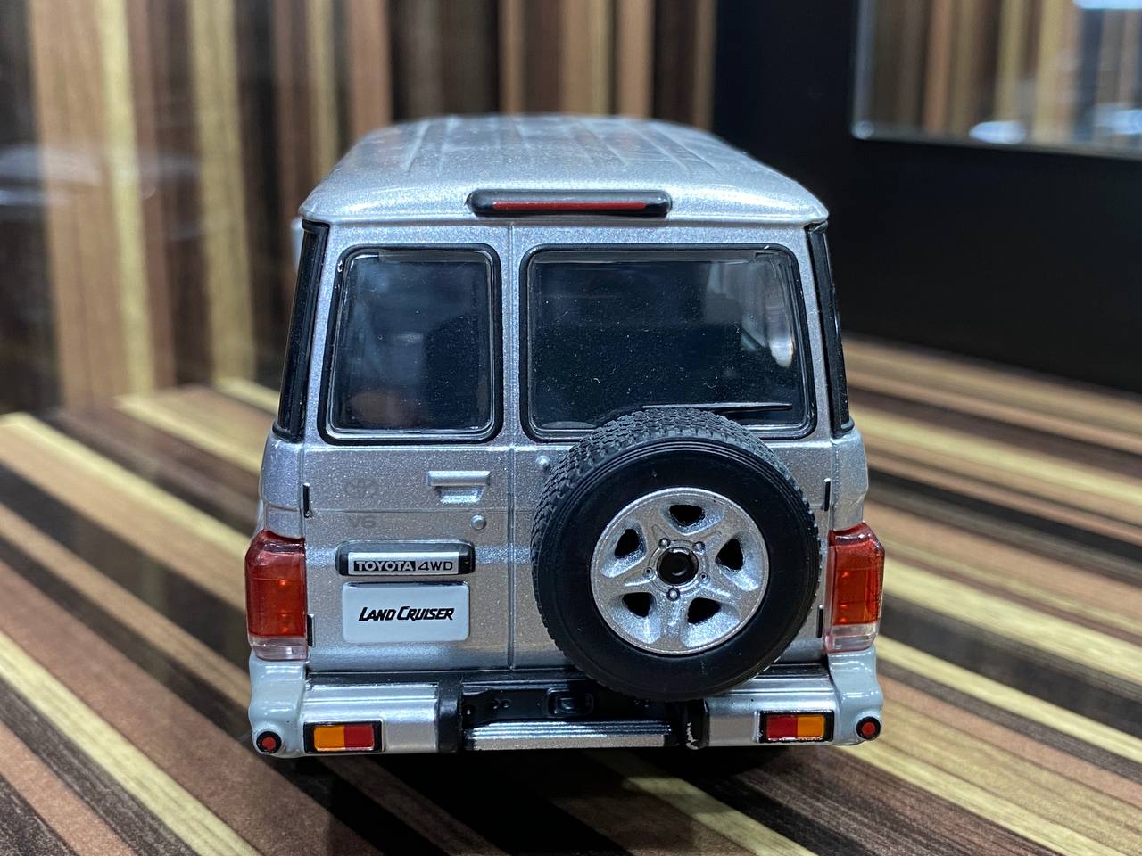 1/18 Diecast Miniature Toyota Land Cruiser 70 Model Car