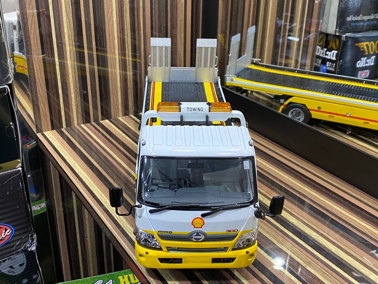 1/18 Diecast Hino 300 Shell Flatbed Tow Truck Yellow by TINY