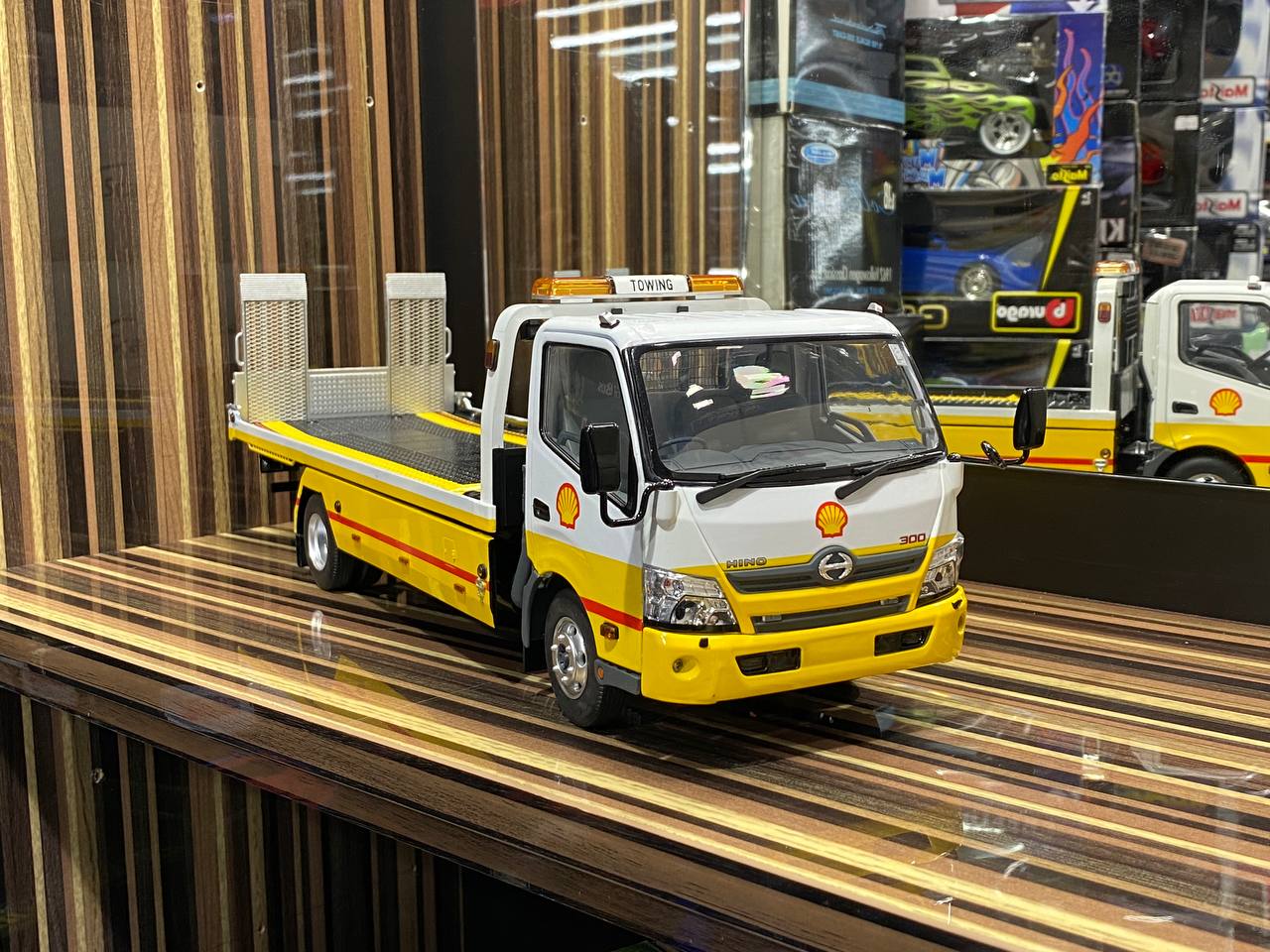 1/18 Diecast Hino 300 Shell Flatbed Tow Truck Yellow by TINY