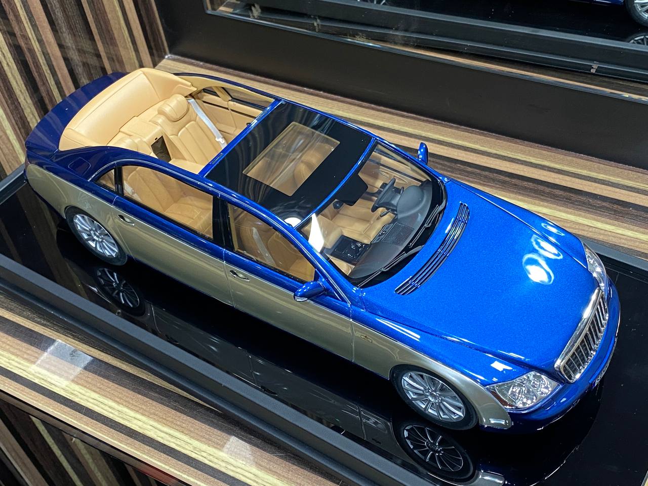 1/18 Mercedes-Maybach 62S Landaulet Blue & Silver Model Car MotorHelix –  dturman.com