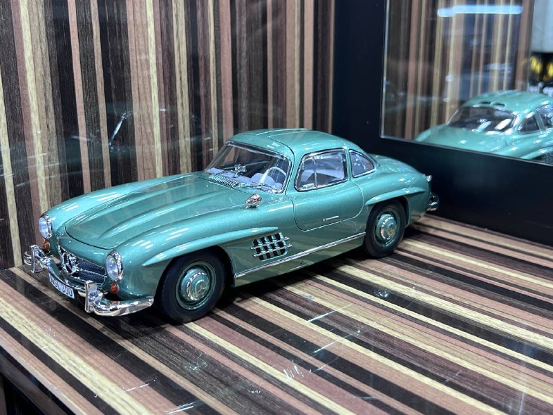 1/18 Diecast Mercedes-Benz 300SL Green Norev Scale Model Car