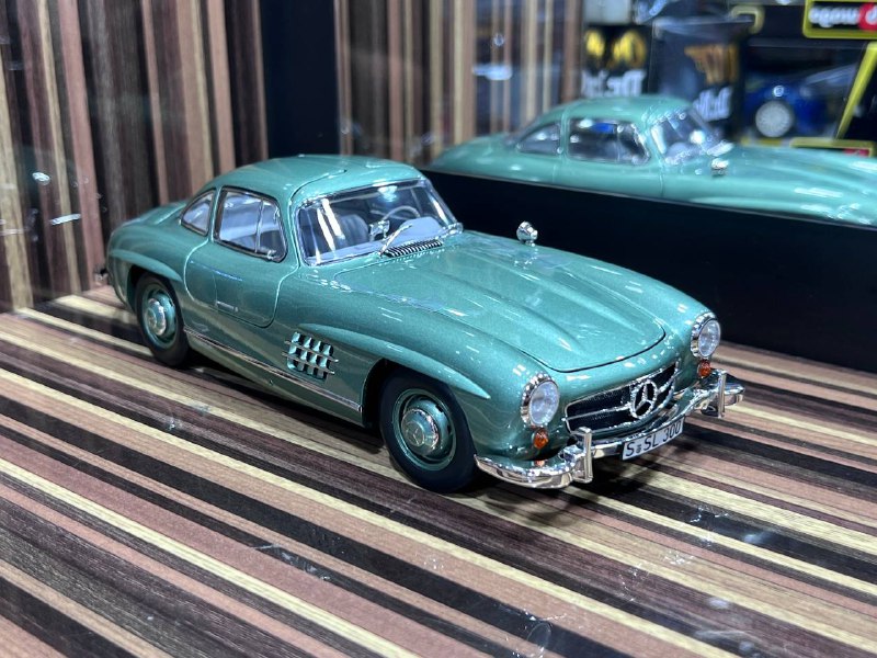 1/18 Diecast Mercedes-Benz 300SL Green Norev Scale Model Car