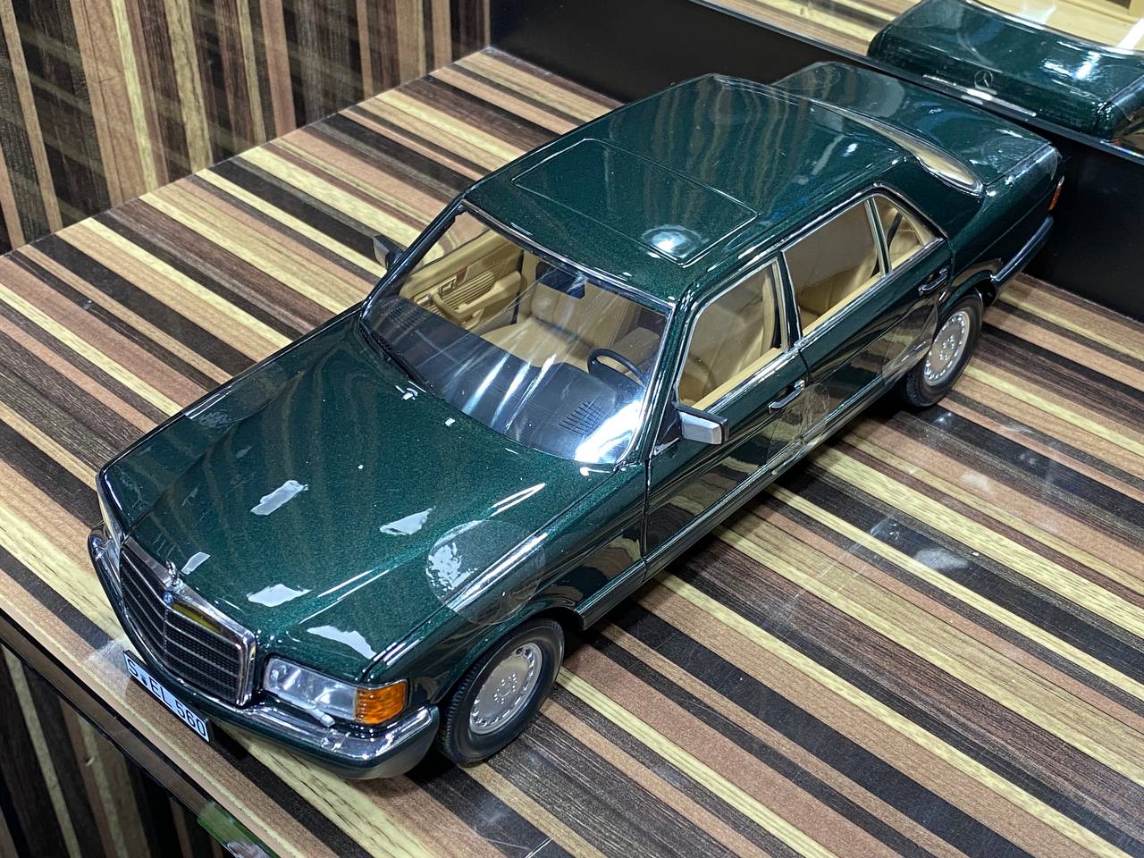 1/18 Diecast Mercedes-Benz 560 SEL Green Norev Scale Model Car