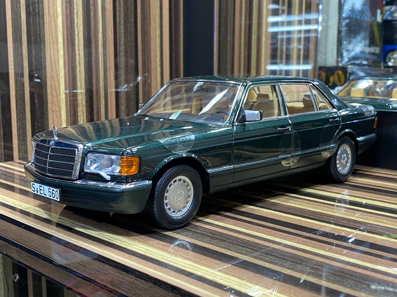 1/18 Diecast Mercedes-Benz 560 SEL Green Norev Scale Model Car