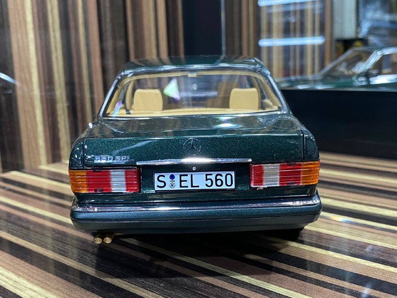 1/18 Diecast Mercedes-Benz 560 SEL Green Norev Scale Model Car