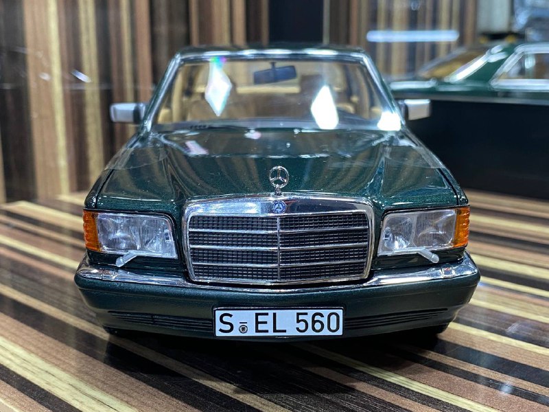 1/18 Diecast Mercedes-Benz 560 SEL Green Norev Scale Model Car