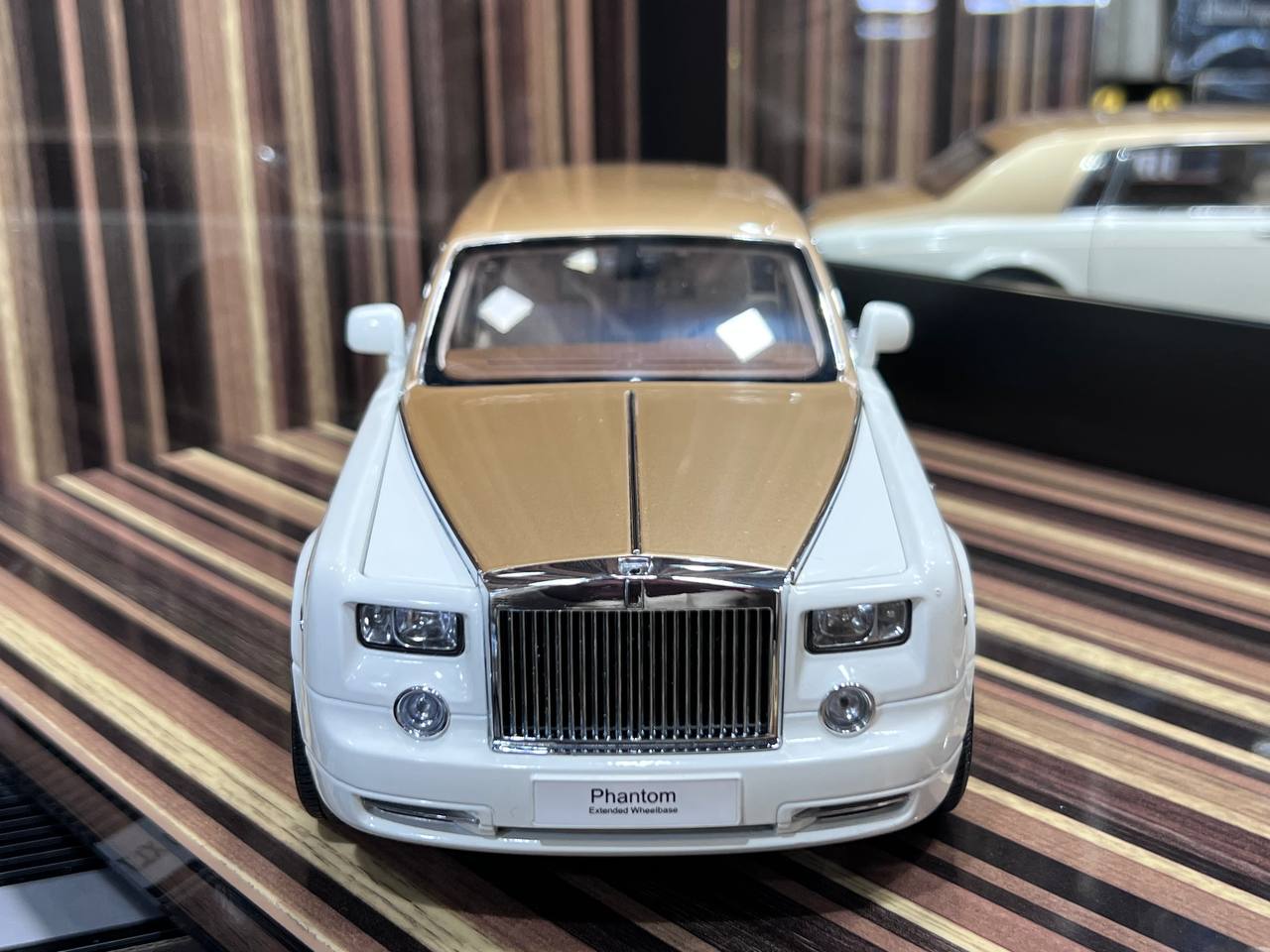 1/18 Diecast Rolls-Royce Phantom EWB Kyosho Scale Model Car