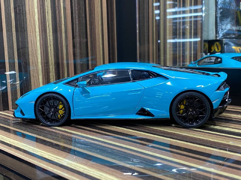 1/18 Diecast Lamborghini Huracan EVO Blue AutoArt Scale Model Car